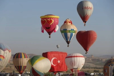 Figürlü balonlar Kapadokya'yı süsledi