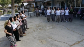 Önce tarlaya sonra folklor kursuna