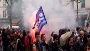 Fransa’da &#039;Yeni Çalışma Yasası&#039;na kavgalı protesto