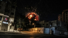 Gazze&#039;de AA ofisinin de bulunduğu binanın vurulma anları