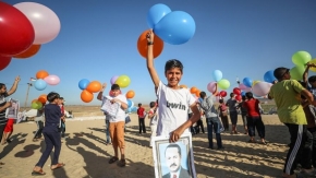 Gazzeli çocuklar gökyüzüne balon bıraktı