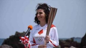 Tokyo Olimpiyatları meşalesini Türk kızı Durna Özkaya taşıdı