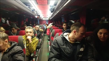 Ukrayna'daki Türk vatandaşlarının otobüslerle tahliyesine başlandı