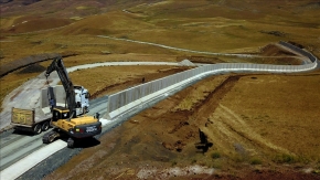 Van-İran sınırı beton duvar, hendek ve kulelerle &#039;geçilmez&#039; olacak